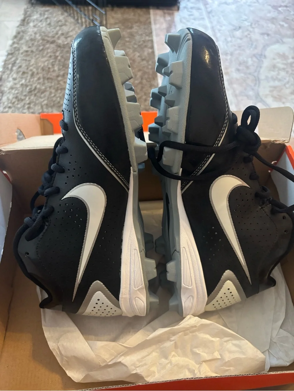 Nike Men’s Black/White baseball Cleats